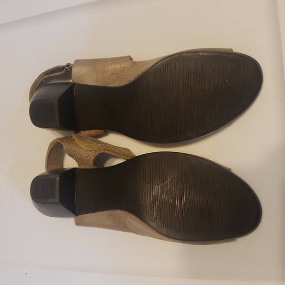 SH198 Munro Shimmering Beige Women's Sandals - Picture 9 of 12